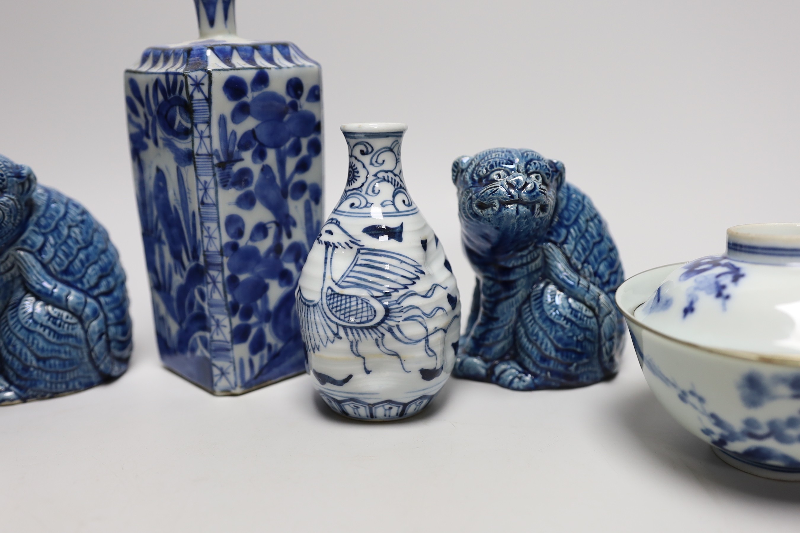 A group of various Japanese ceramics (7)